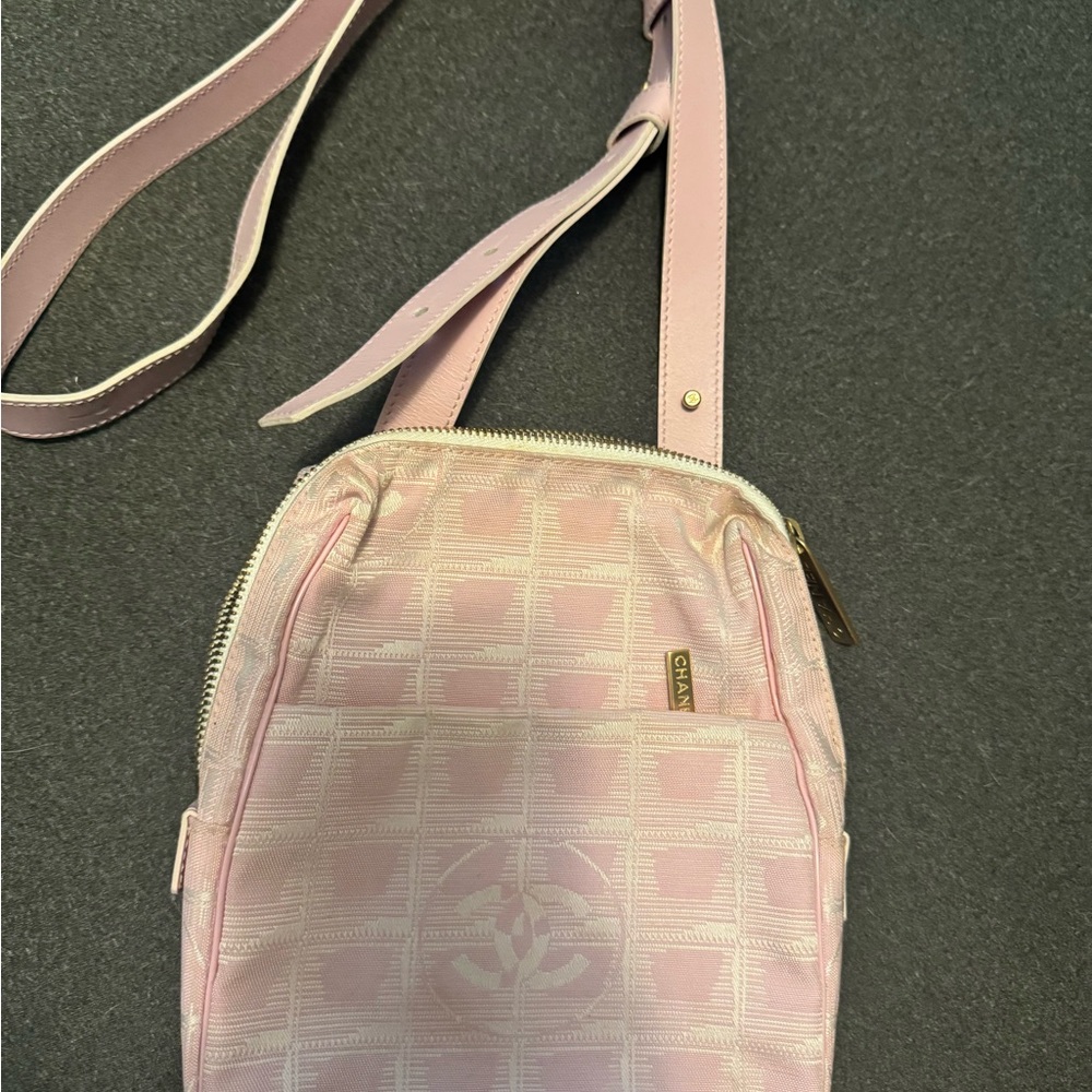 CHANEL pink (sport) 
 
In very good condition. Can add more pictures if needed ✨